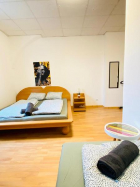 Bright & Spacious 3BR Apt with Direct City Access